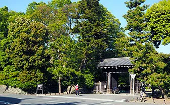 「京菓子資料館」まで徒歩約13分（約1km）