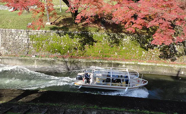 大津と蹴上を結ぶめいじ号とへいせい号