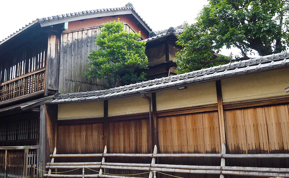 歴史の風を感じる花街・島原エリアを歩く