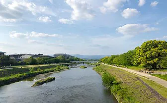 「廬山寺」まで徒歩約35分（約3km）