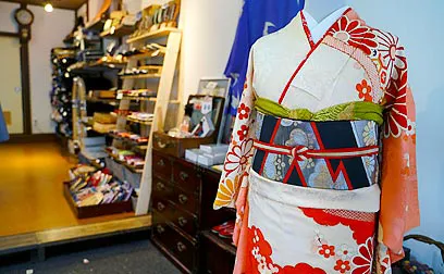 京都でアンティーク着物・レトロ着物の世界へ