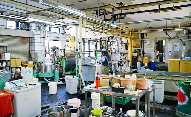 京都 川端商店：植物由来の染料はやさしい色合いが特徴