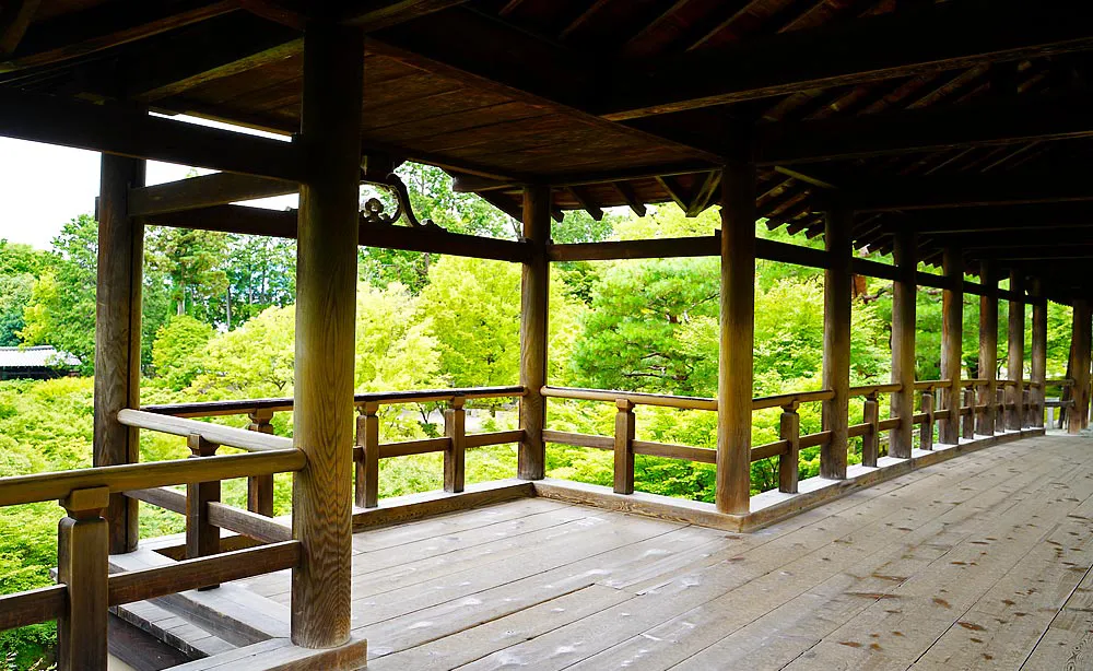 東福寺：京都屈指の紅葉の名所。夏には涼やかな緑の風が吹き抜けます