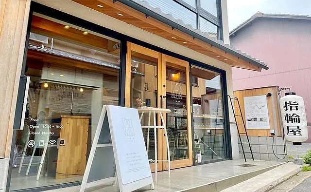 itoaware-いとあはれ-京都店：指輪屋の提灯が目印、ガラス張りの外観です