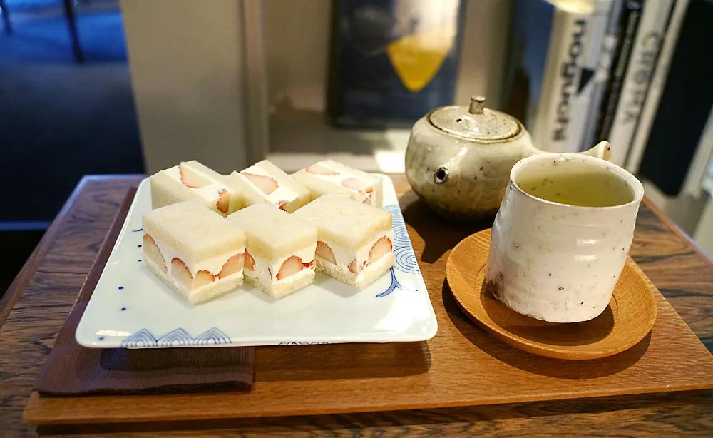 ZEN CAFE：静かな空間で味わう旬の果物を使ったフルーツサンドと煎茶