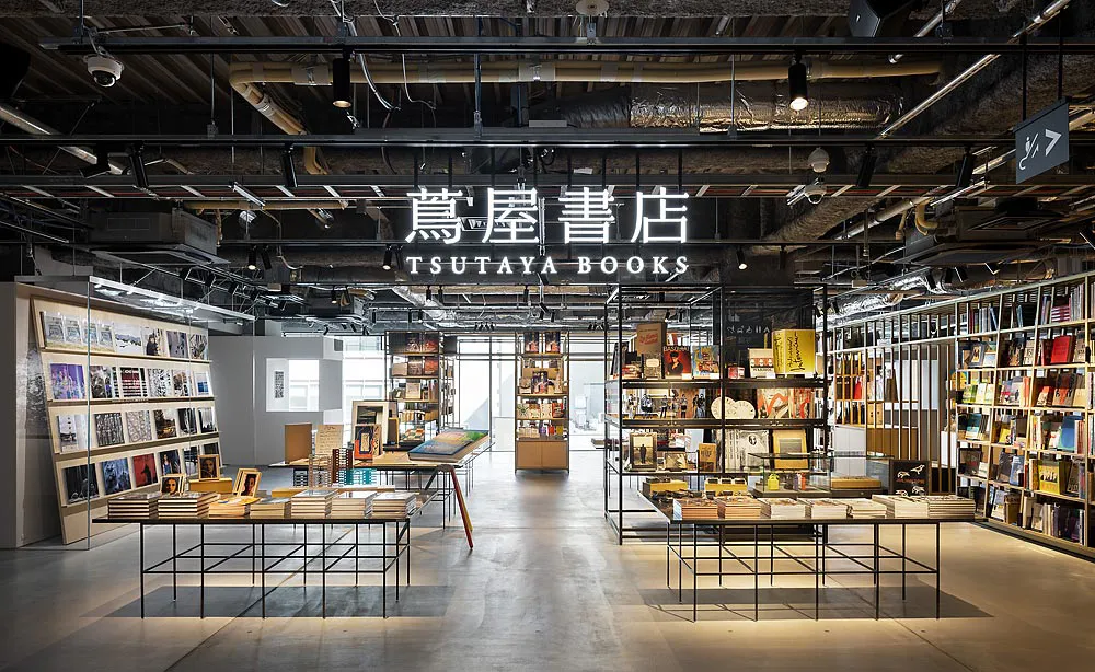 T8：T8の5階～6階を占める9つのアート展示スペースを備えた「京都 蔦屋書店」