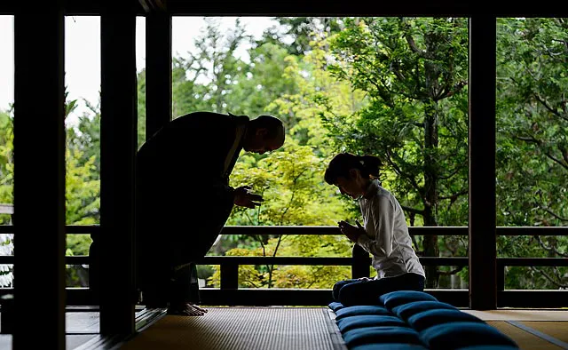 勝林寺：予約制で坐禅や写経、写仏体験に参加することもできます。お寺に興味をもってもらおうというご住職の思いから、他にも様々な体験や取り組みが開催されているので、ぜひ公式SNSをチェックしてみてください