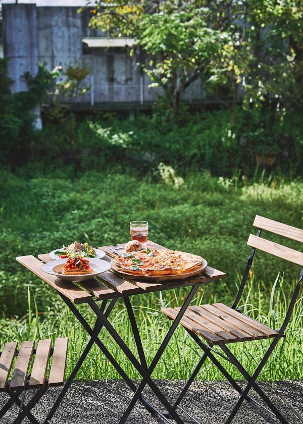 「石窯ピッツァ moon」ホテル仕込みの料理人が創作する普段着のレストラン。〈市之倉さかづき美術館〉