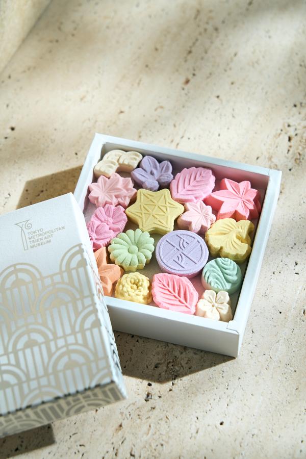 「東京都庭園美術館」のミュージアムショップ「リュミエール」で、時を超えて愛されるデザインに出会う。