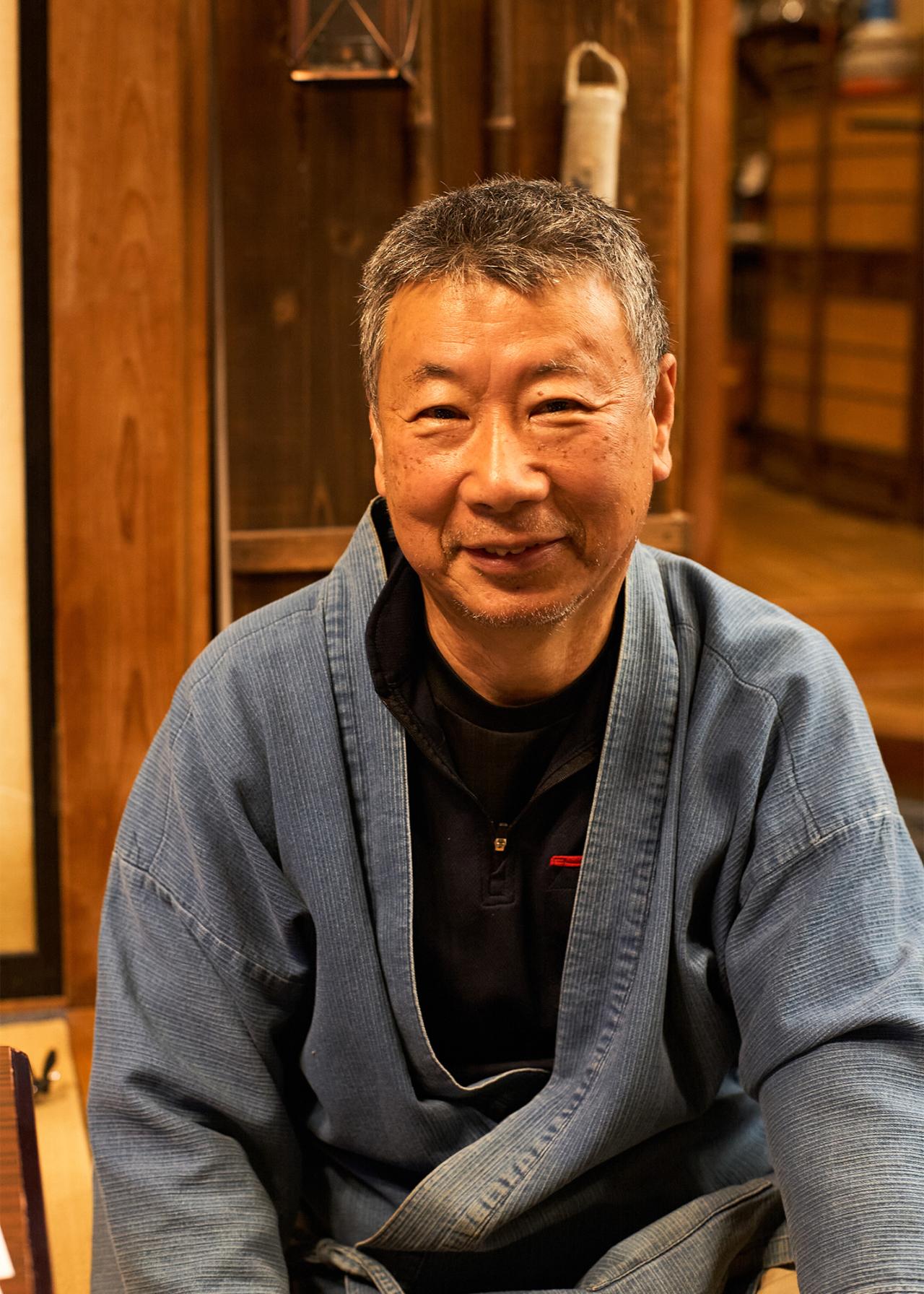 〈天然物料理 竹染〉店主の片桐邦雄さん。