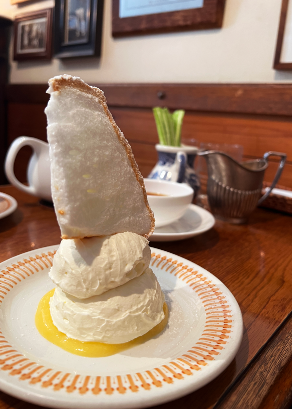 鎌倉〈ブンブン紅茶店〉で過ごすイギリスのアフタヌーン・ティータイム。