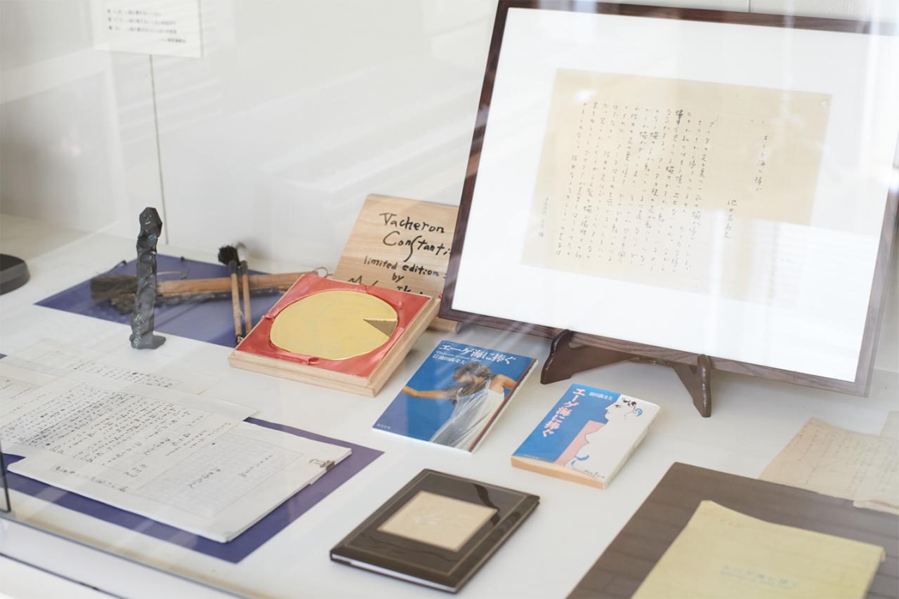 2階のアトリエには『エーゲ海に捧ぐ』の直筆原稿が展示されている。