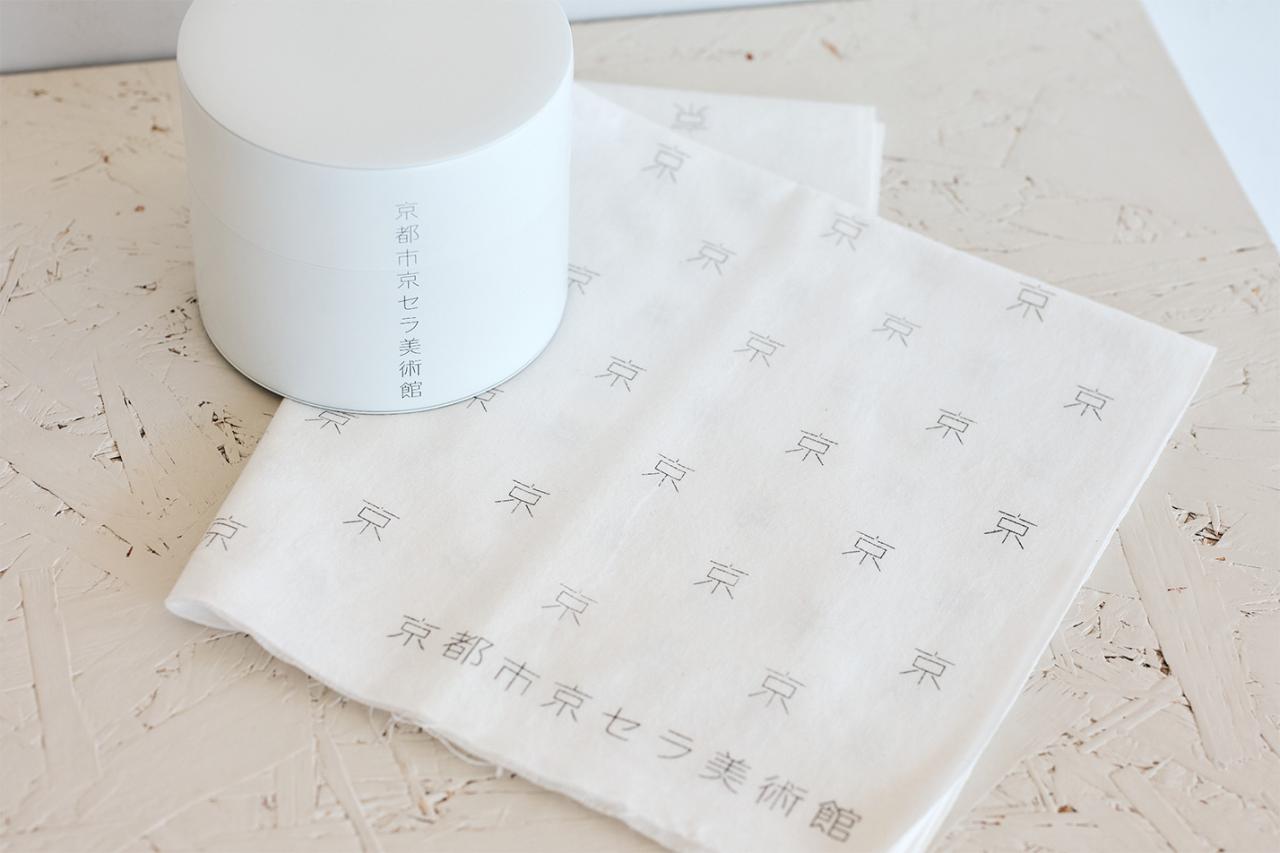 茶筒（大）1,188円、手ぬぐいは現在完売。