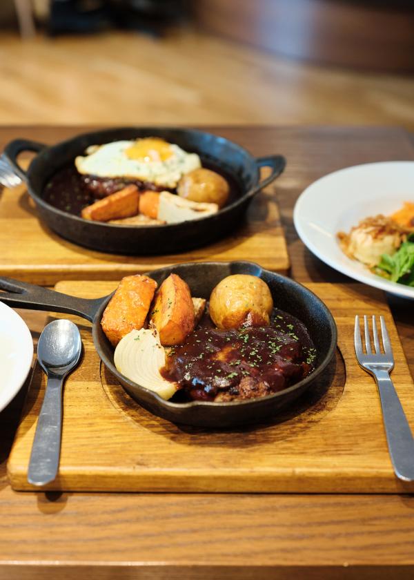 「100本のスプーン」は、アートな仕掛けを楽しむ空間。〈東京都現代美術館〉