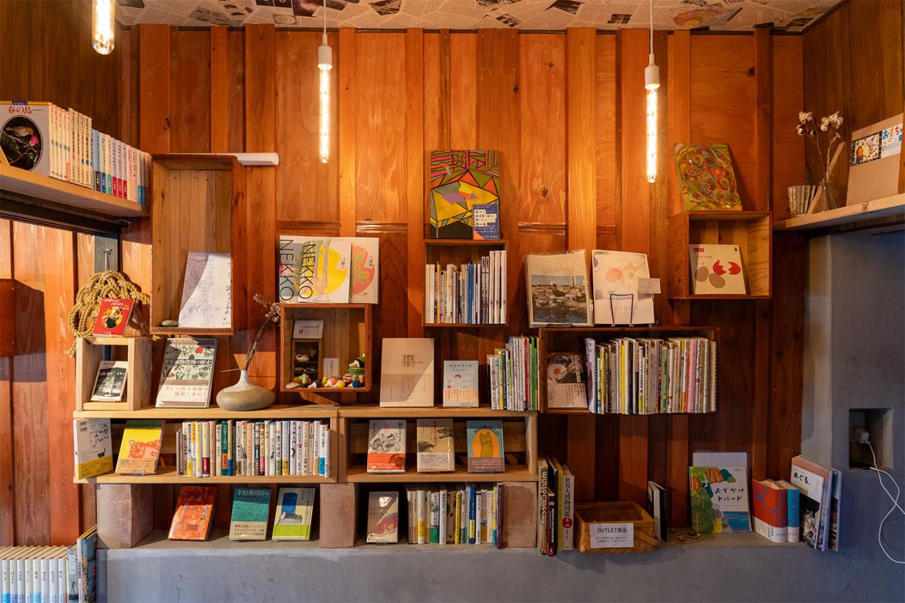 地元の大工さんや、友人のデザイナーなど多くの人の協力を得て内装をリフォーム。