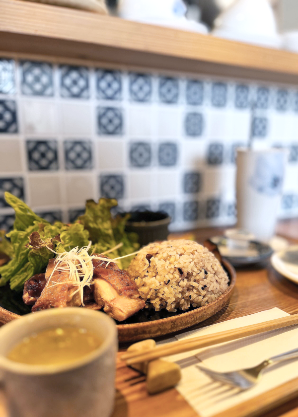 瀬戸市〈もやいや〉 1000年以上の歴史を誇る“やきもの”の町ならではの古民家カフェ。