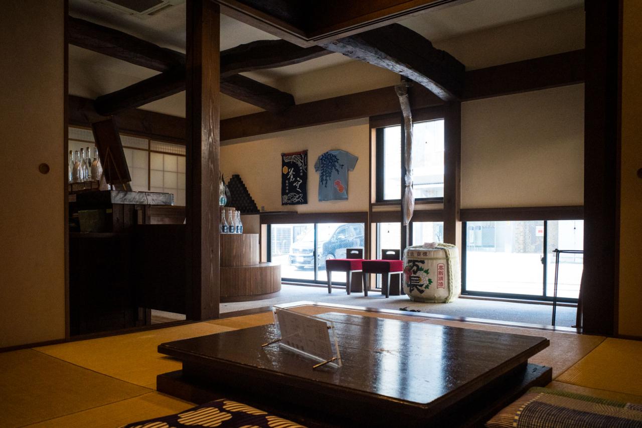 小上がりになった利き酒処（酒蔵Bar えん）