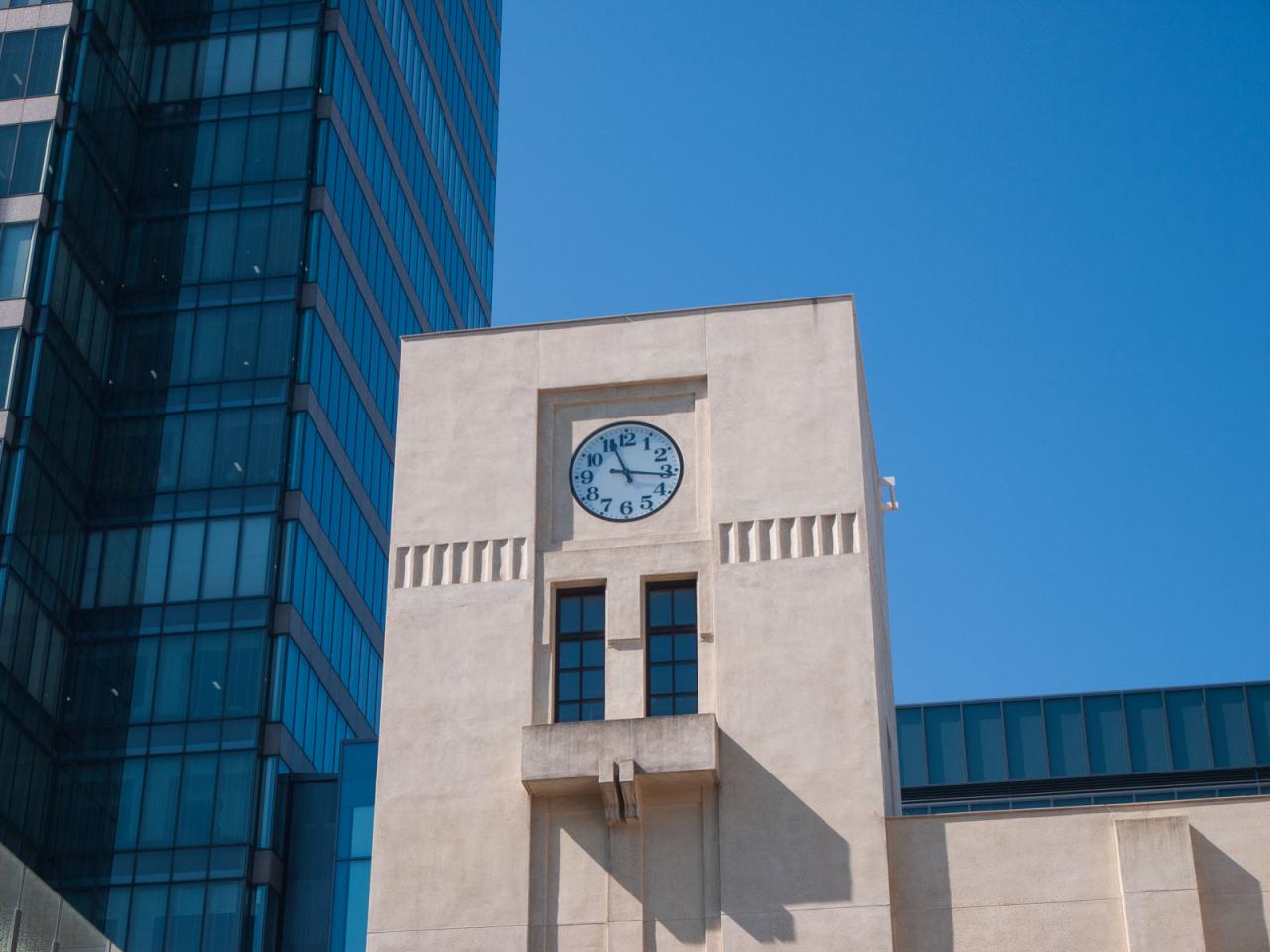 建物の象徴である時計も文字盤に使われている数字の書体から（！）復元