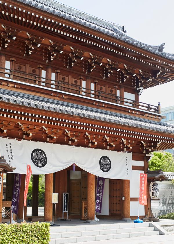 古地図を手に新選組ゆかりの地〈傳通院〉を訪ねる。