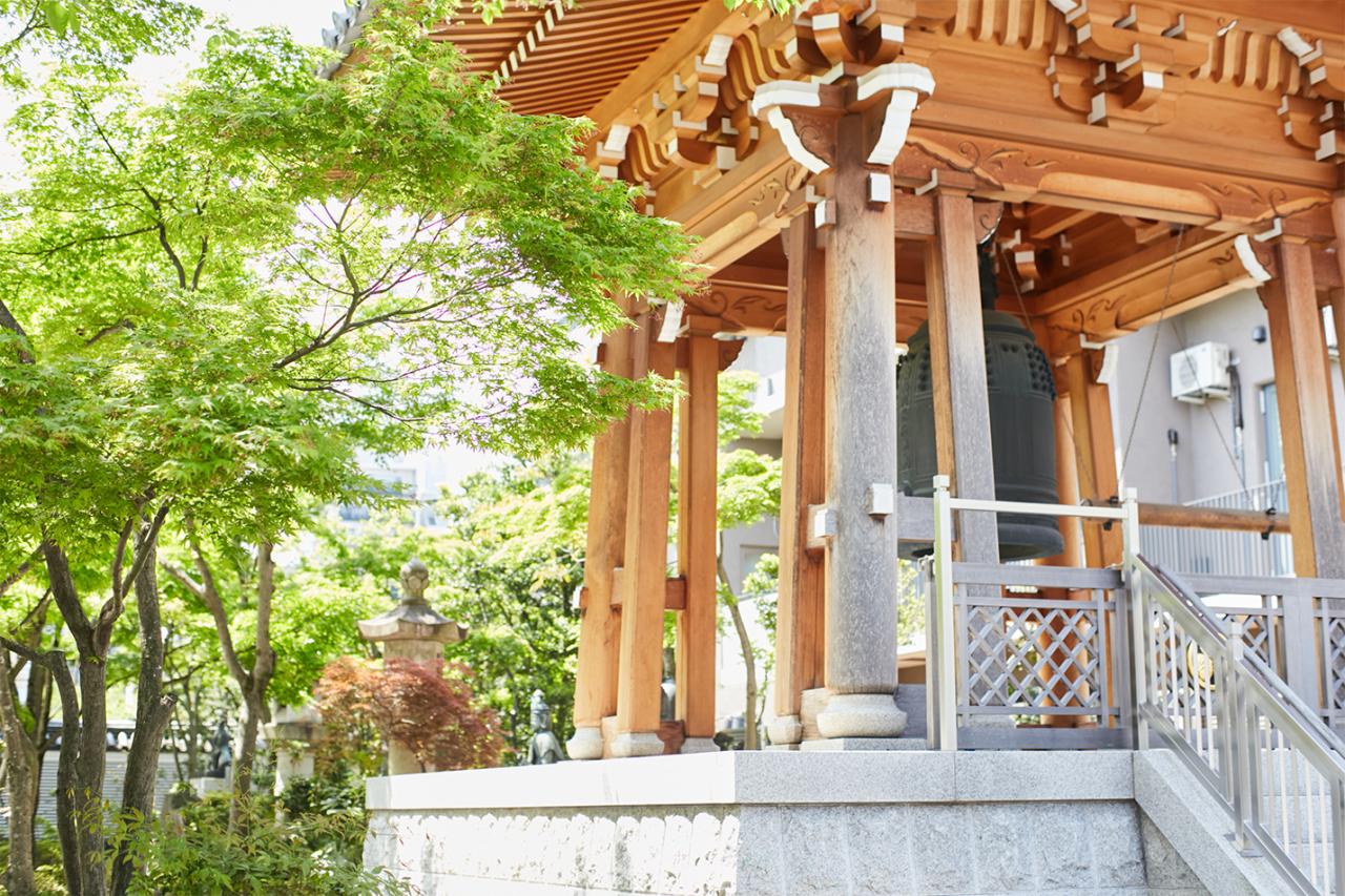 境内にある鐘楼堂。梵鐘のみ戦火を免れて残った。