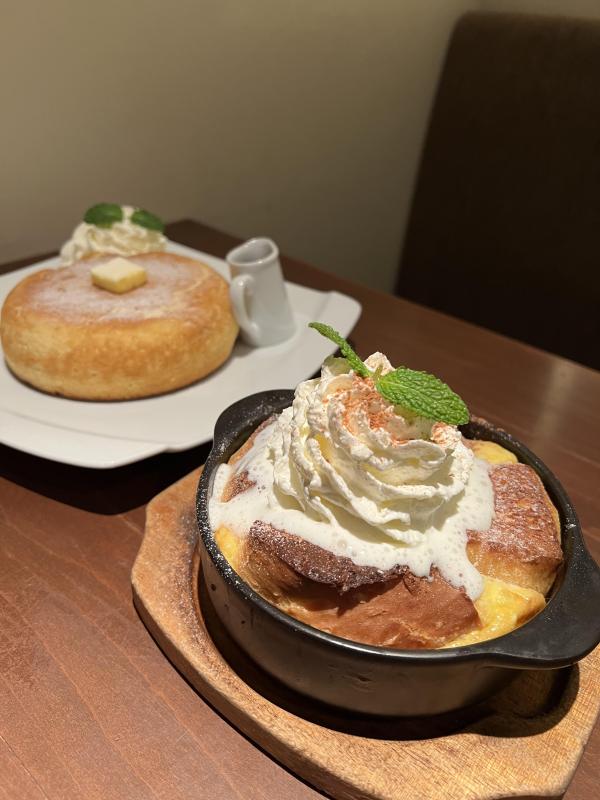 「本の街」神保町の〈石釜bakebread茶房 TAM TAM〉でスイーツを楽しむ。