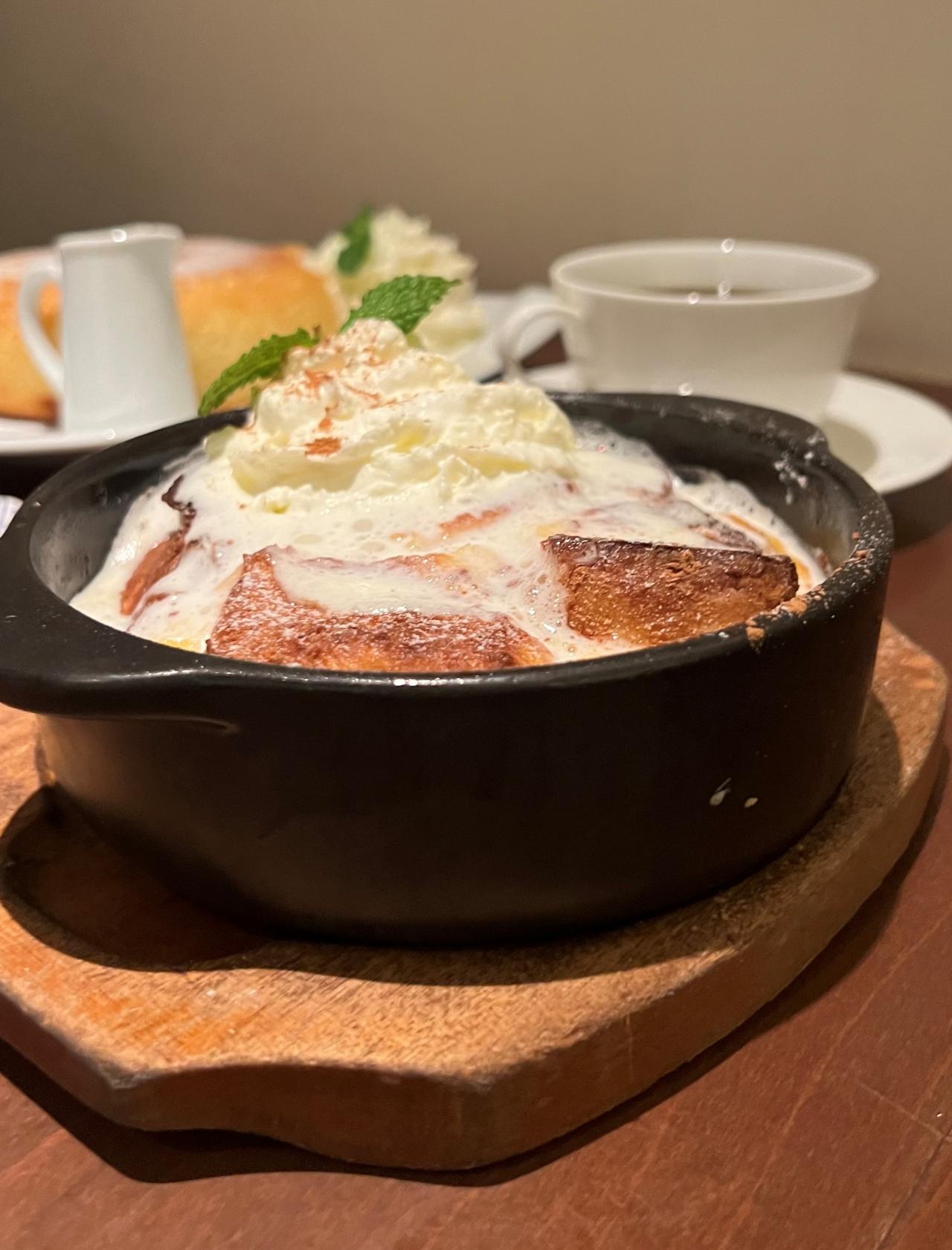 生地の温かさで溶けた生クリームとも相性抜群「石釜焼きフレンチトースト」