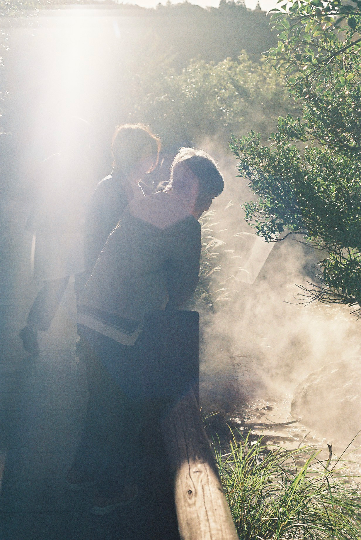 祖母、母、姉と、昨年亡き祖父の故郷長崎に旅行に行きました。みんなで雲仙地獄をお散歩した朝。（写真提供：西川木乃美）