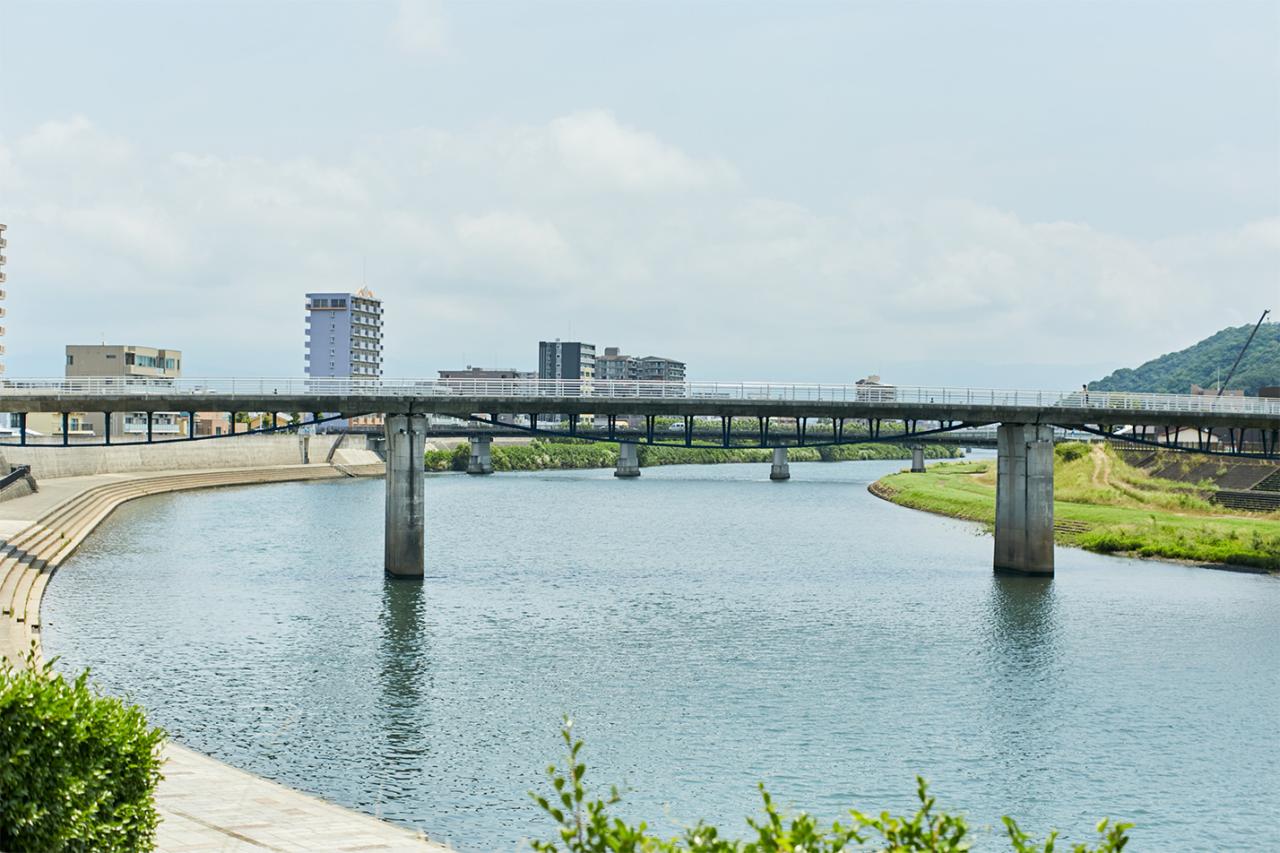 映画のロケ地にもなったあゆみ橋。