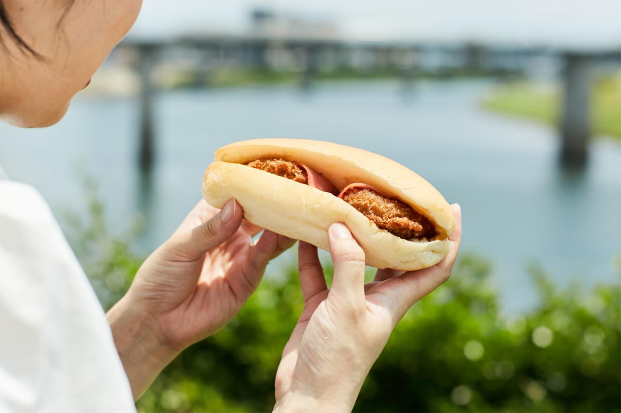 コロッケサンド（甘たれ） 200円。