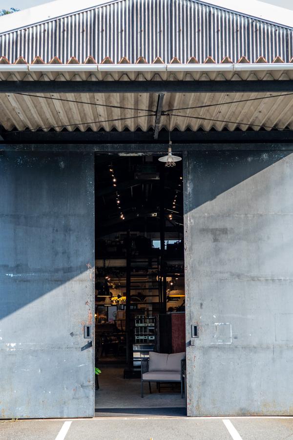 古道具屋をめぐる 〜ヴィンテージ家具店「コザイク・ラボ」〜（静岡市）