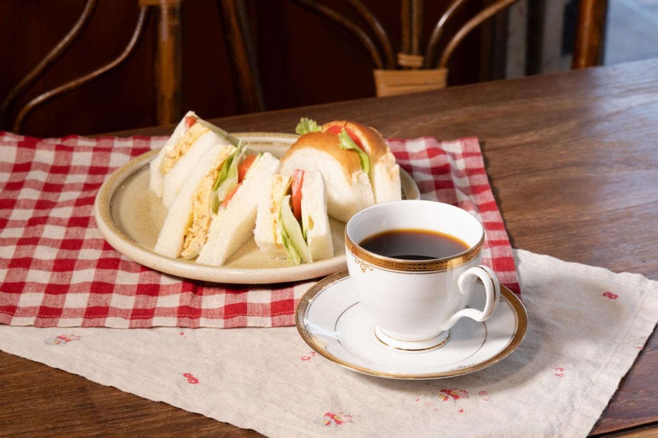 名物「ニッシンサンド」をコーヒーとともに（写真提供：喫茶NISSIN）