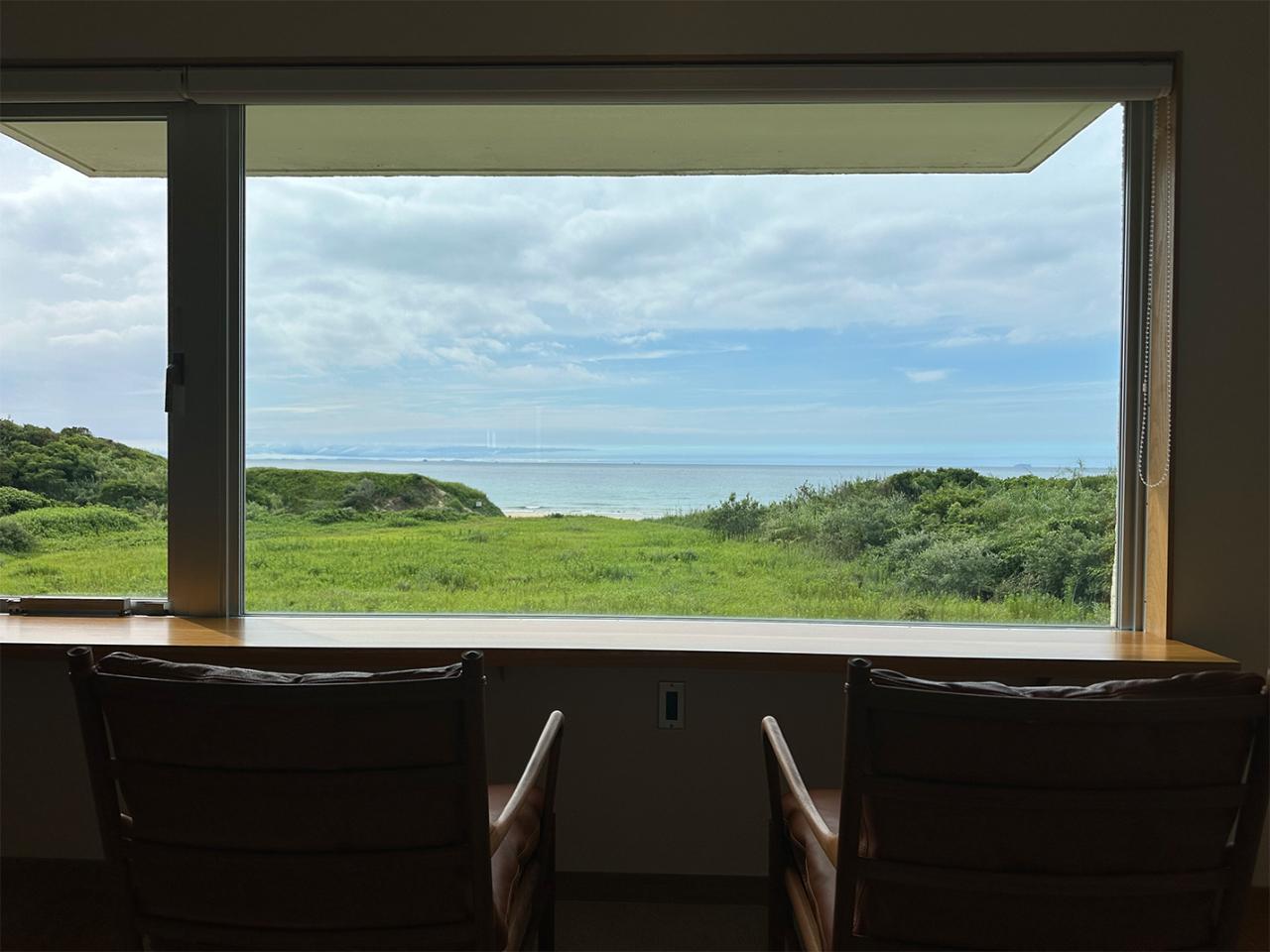 糸島のゲストハウスから望む海の写真です。（写真提供：大橋利枝子）