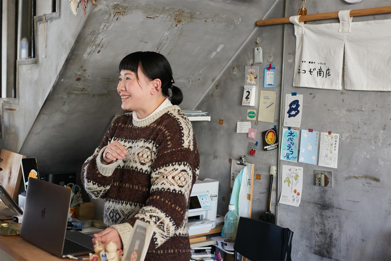〈ネコゼ商店〉店主の中上由有希さん。