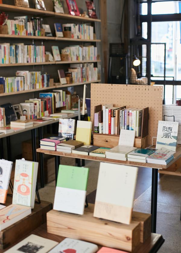 ネコゼ商店（豊橋）− 「O KU｜内藤礼 地上はどんなところだったか」