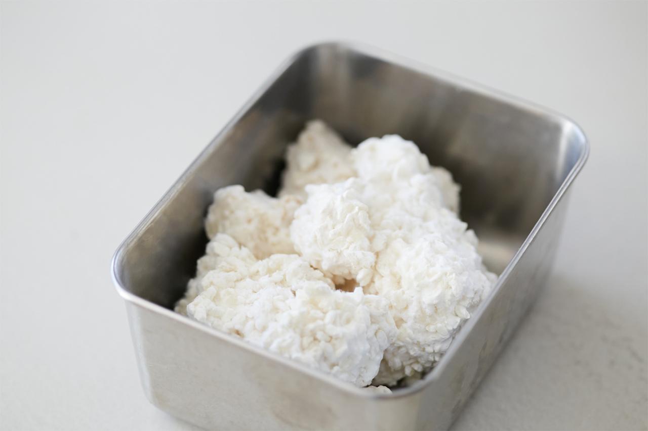 自家製の米麹。兼子さんは米麹のふわふわとした、かわいい見た目が堪らなく好きなのだとか。