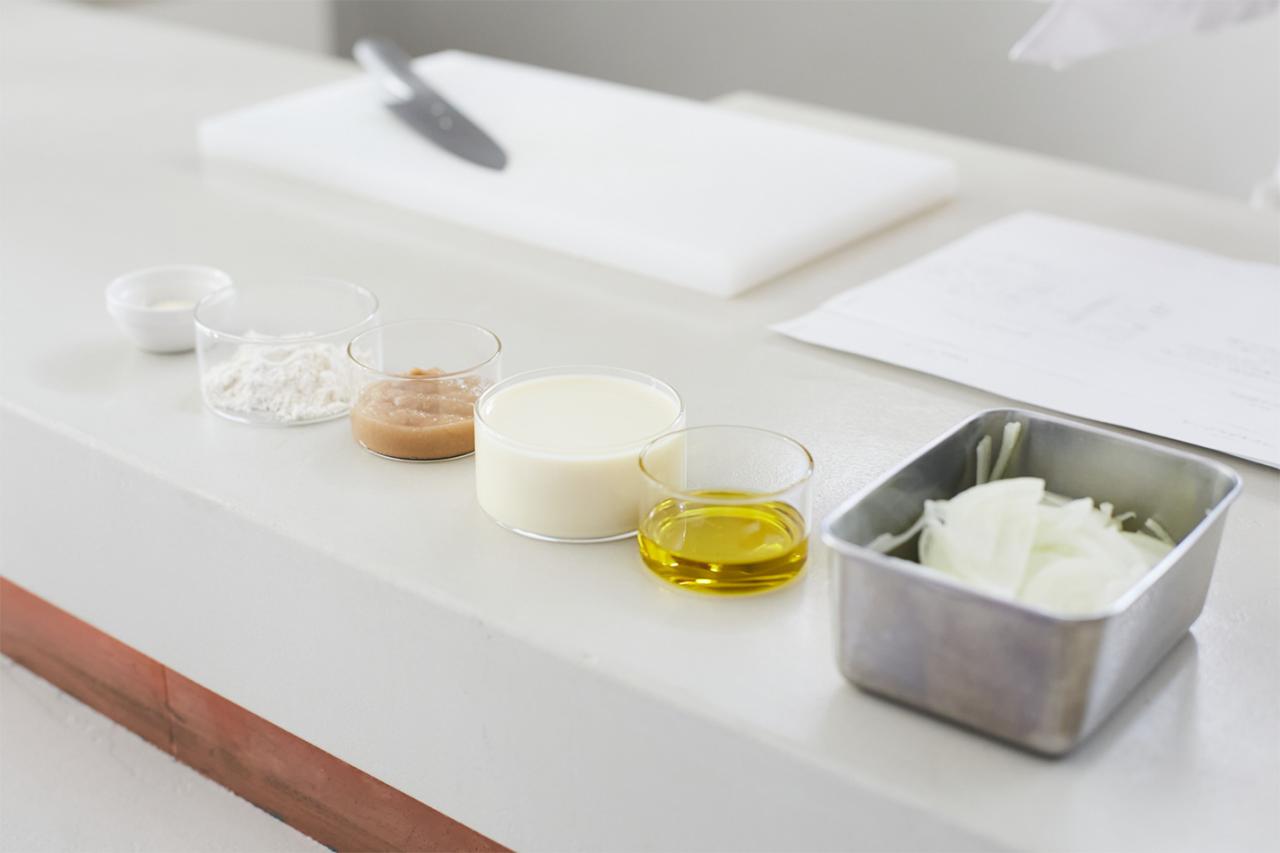 グラタンに使うベシャメルソースの材料。