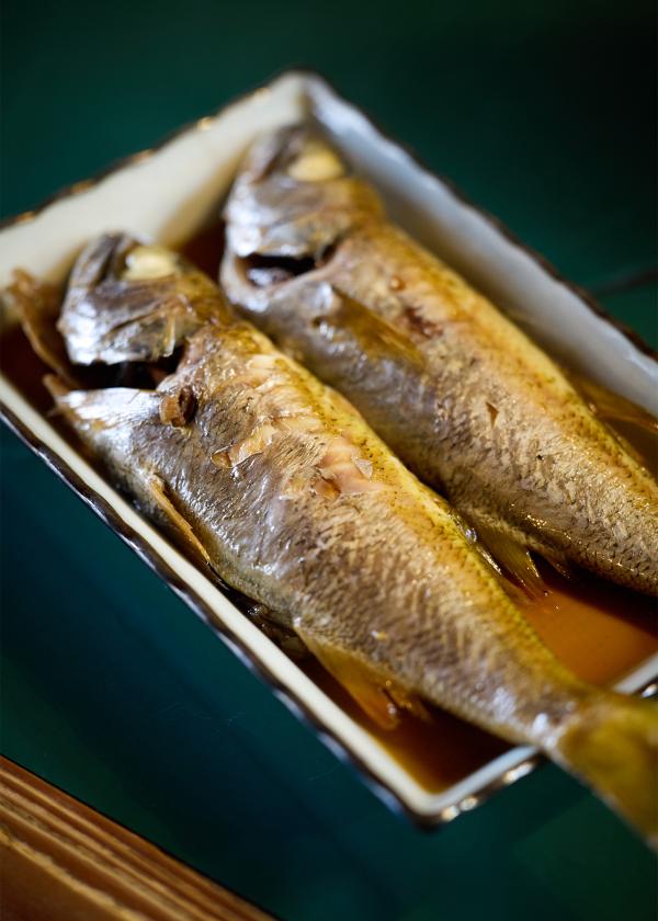 小田原の魚を肴に愉しむ、町の酒場「うをげん」。