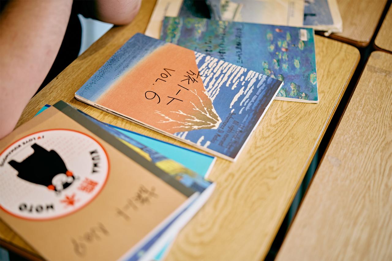 船張さんが個人的に書き留めてきた旅ノート。〈ブタコヤブックス〉自体が旅の目的地になったと気付いたことから一旦の役目を終え、現在では開業日誌を自費出版するなど、カタチを変えて記録を続けているとのこと。