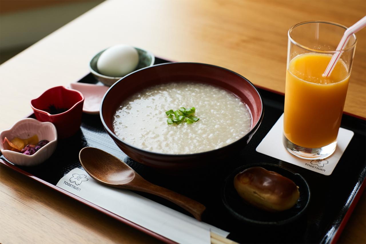 「モーニング お出汁の利いたお粥セット」960円。※ゆで卵は先着10個限定