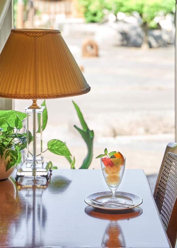 「レストランOmi」三河湾の港近郊で過ごす、束の間のバカンス。〈高浜市やきものの里 かわら美術館〉