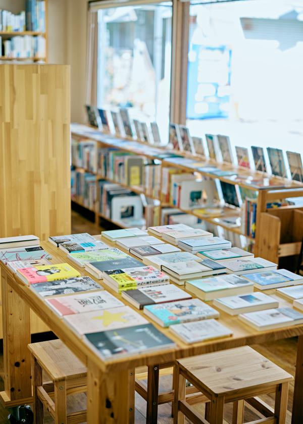 本屋 象の旅（横浜） − 「語るに足る、ささやかな人生」駒沢敏器