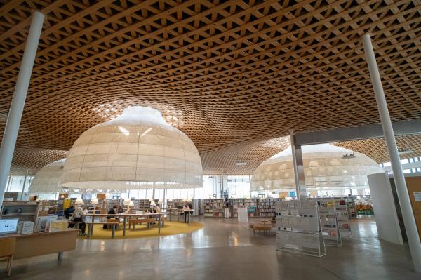 みんなの森 ぎふメディアコスモス（岐阜市）